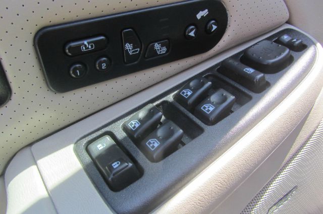 2004 Cadillac Escalade EXT Tech With Rear Entertainment