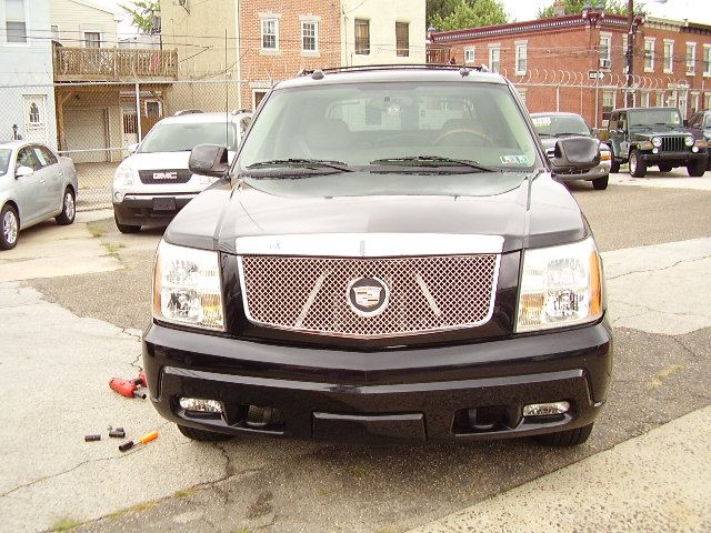 2004 Cadillac Escalade EXT Tech With Rear Entertainment