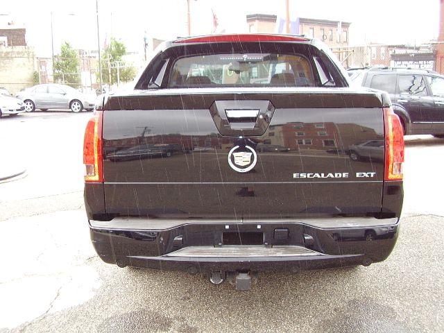 2004 Cadillac Escalade EXT Tech With Rear Entertainment