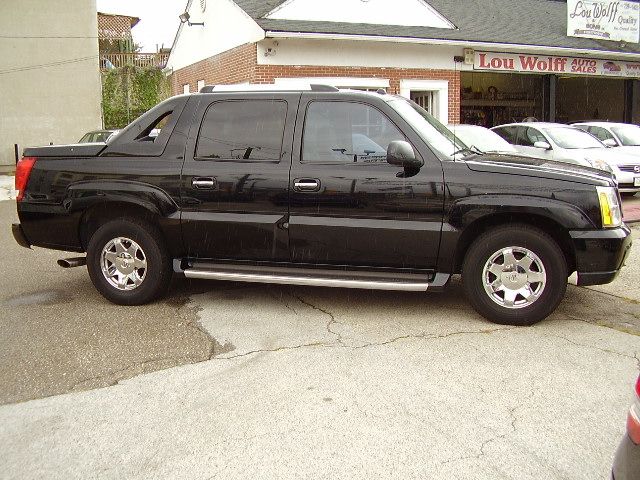 2004 Cadillac Escalade EXT Tech With Rear Entertainment