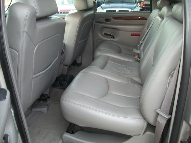 2004 Cadillac Escalade EXT Tech With Rear Entertainment