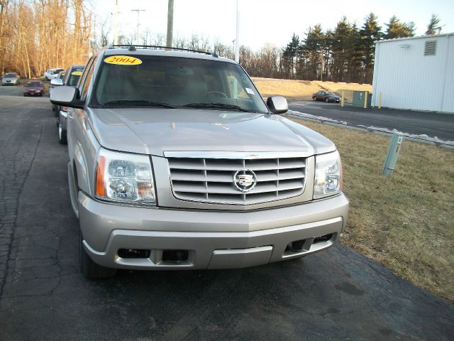 2004 Cadillac Escalade EXT Tech With Rear Entertainment