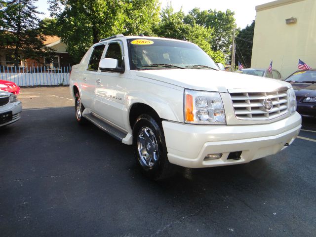 2005 Cadillac Escalade EXT Tech With Rear Entertainment