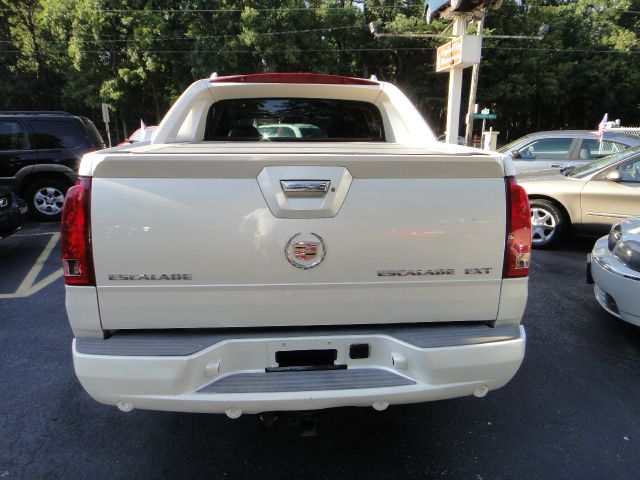 2005 Cadillac Escalade EXT Tech With Rear Entertainment