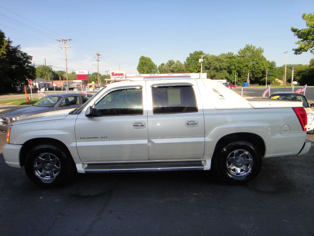 2005 Cadillac Escalade EXT Tech With Rear Entertainment