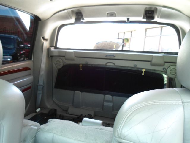 2005 Cadillac Escalade EXT Tech With Rear Entertainment