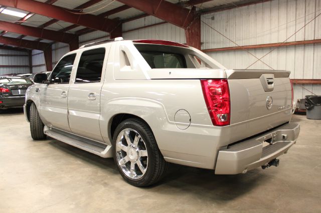 2006 Cadillac Escalade EXT Tech With Rear Entertainment