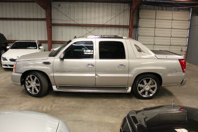 2006 Cadillac Escalade EXT Tech With Rear Entertainment
