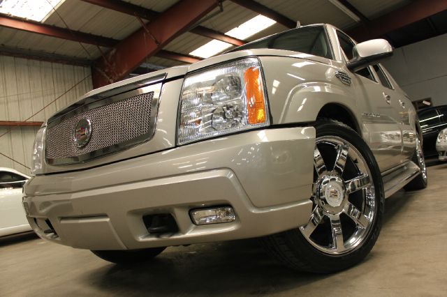 2006 Cadillac Escalade EXT Tech With Rear Entertainment