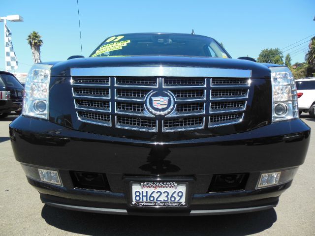 2007 Cadillac Escalade EXT Tech With Rear Entertainment