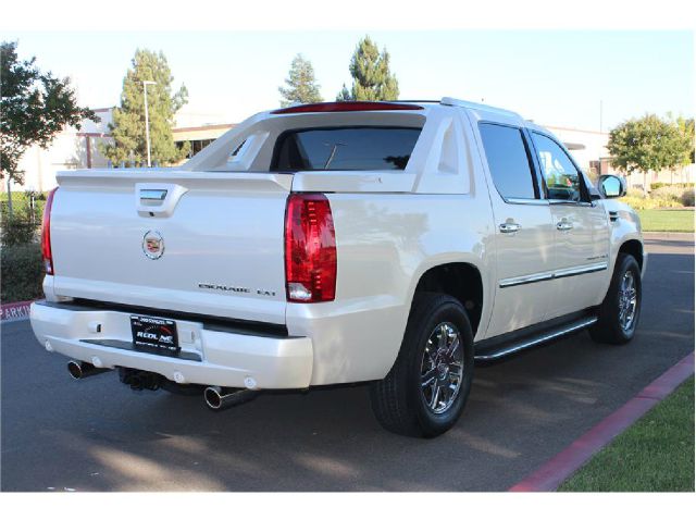 2007 Cadillac Escalade EXT Tech With Rear Entertainment
