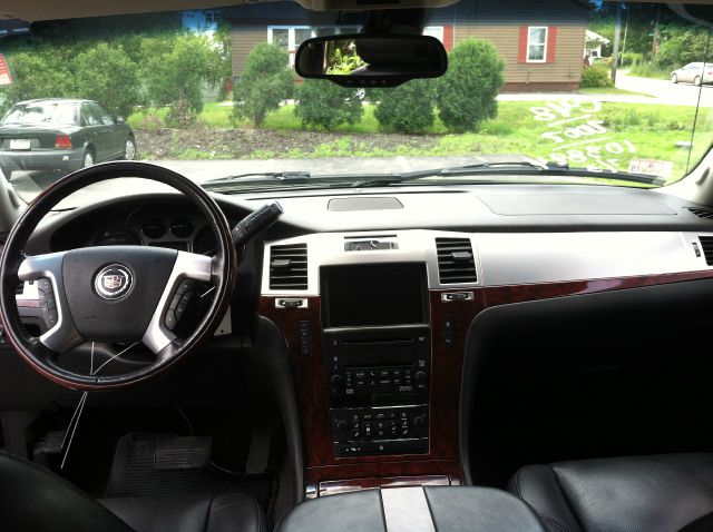 2007 Cadillac Escalade EXT Tech With Rear Entertainment