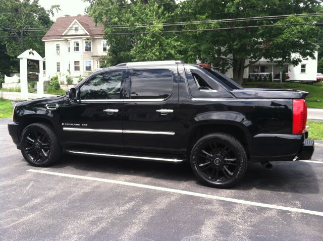 2007 Cadillac Escalade EXT Tech With Rear Entertainment