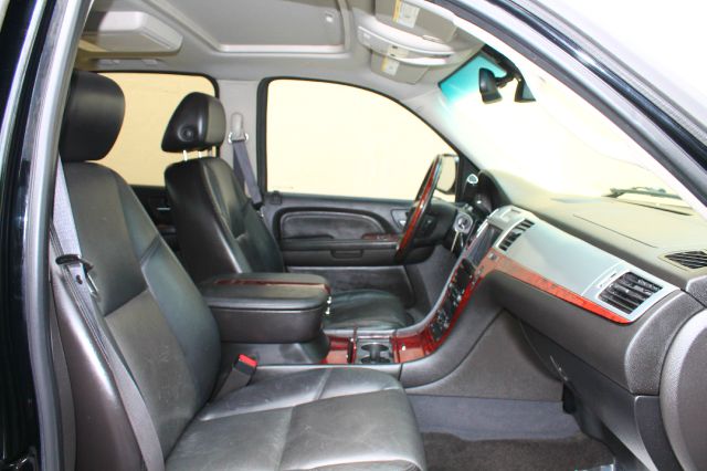 2007 Cadillac Escalade EXT Tech With Rear Entertainment