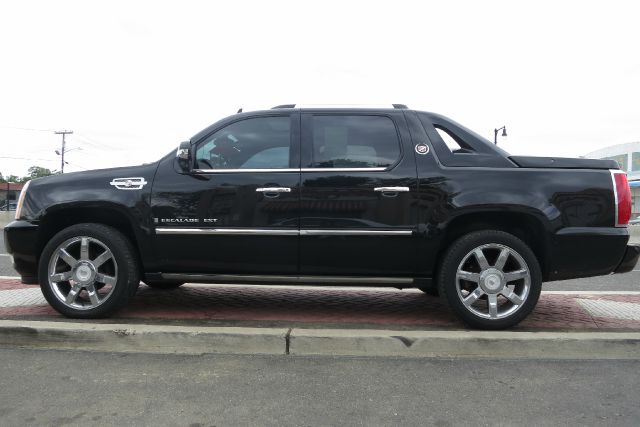 2008 Cadillac Escalade EXT Tech With Rear Entertainment