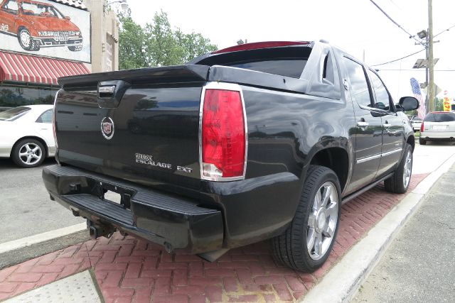 2008 Cadillac Escalade EXT Tech With Rear Entertainment