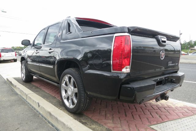 2008 Cadillac Escalade EXT Tech With Rear Entertainment