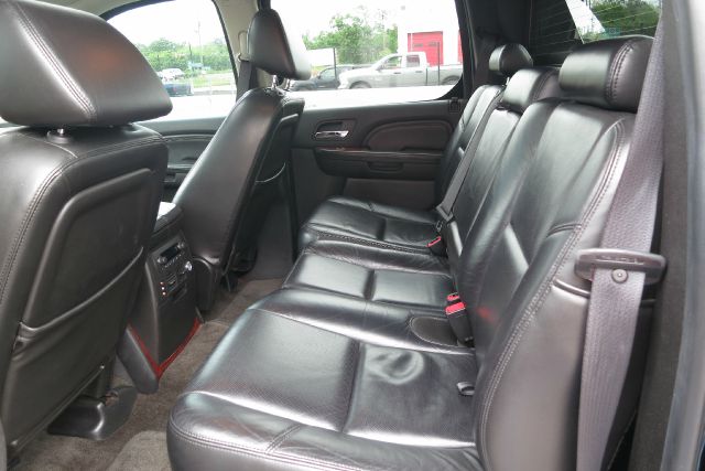 2008 Cadillac Escalade EXT Tech With Rear Entertainment