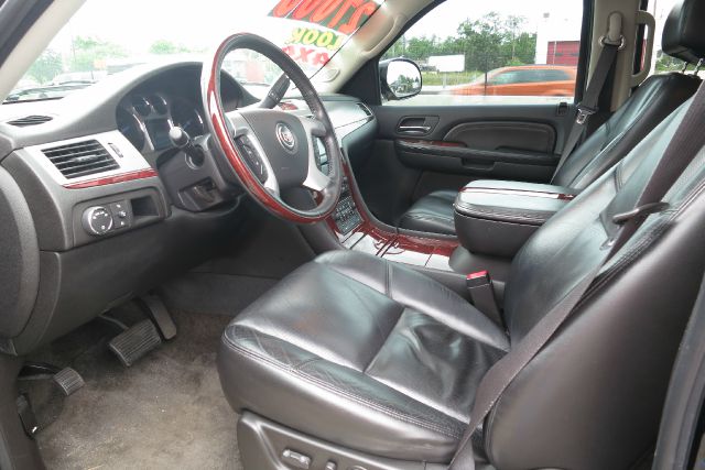 2008 Cadillac Escalade EXT Tech With Rear Entertainment
