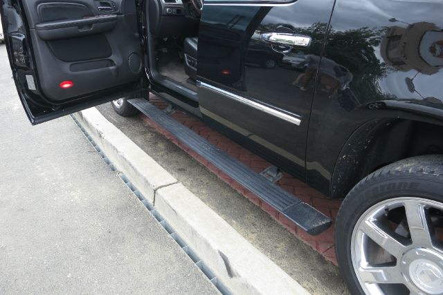 2008 Cadillac Escalade EXT Tech With Rear Entertainment