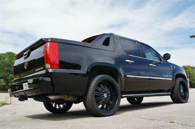 2008 Cadillac Escalade EXT Tech With Rear Entertainment