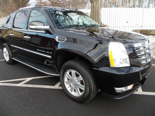 2008 Cadillac Escalade EXT Tech With Rear Entertainment