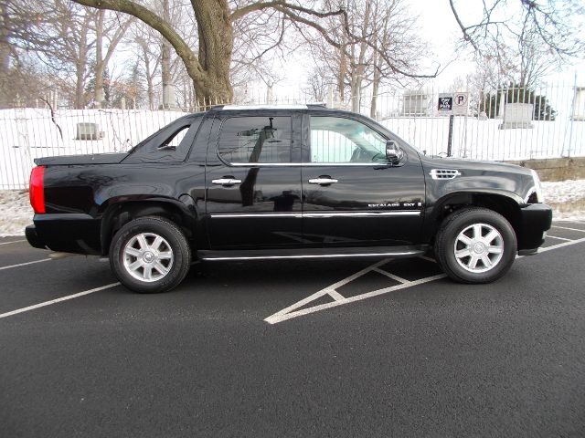 2008 Cadillac Escalade EXT Tech With Rear Entertainment