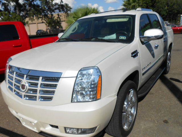 2008 Cadillac Escalade EXT Tech With Rear Entertainment