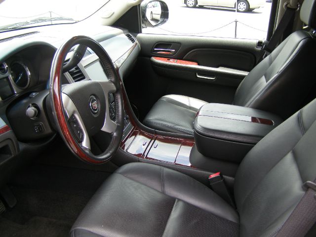 2009 Cadillac Escalade EXT Tech With Rear Entertainment