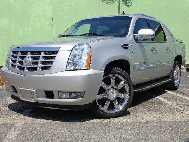2010 Cadillac Escalade EXT Tech With Rear Entertainment