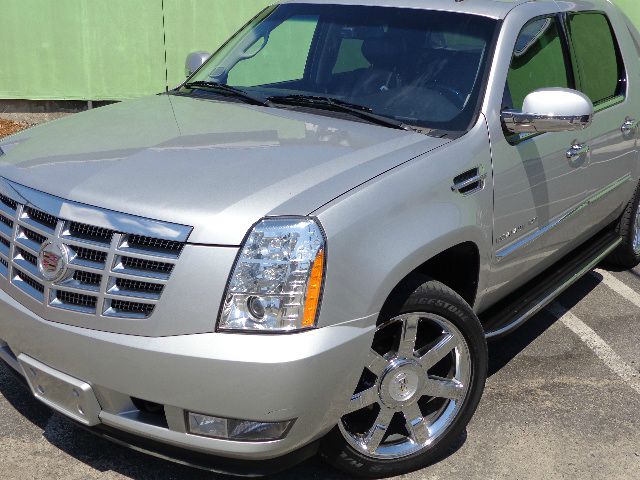2010 Cadillac Escalade EXT Tech With Rear Entertainment