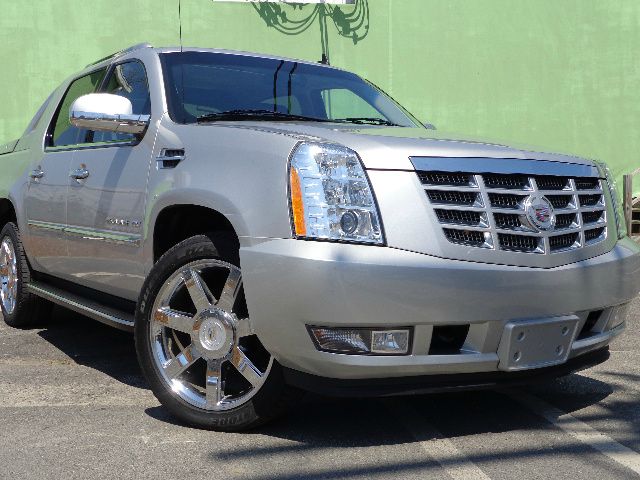 2010 Cadillac Escalade EXT Tech With Rear Entertainment