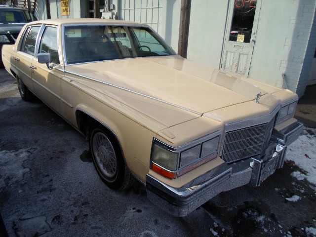 1986 Cadillac fleetwood brougham Unknown