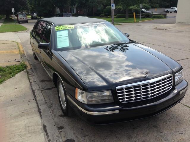 1998 Cadillac Hearse LT. 4WD. Sunroof, Leather