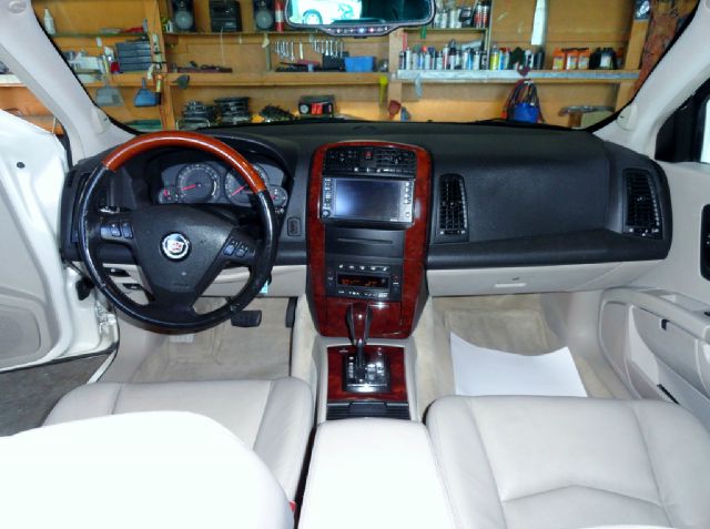 2004 Cadillac SRX 2006 Mercury Premier