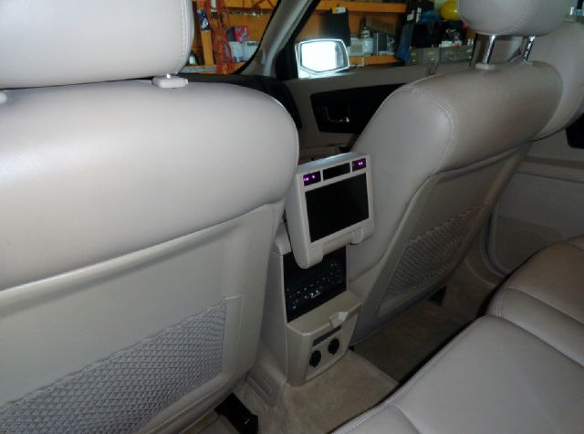 2004 Cadillac SRX 2006 Mercury Premier
