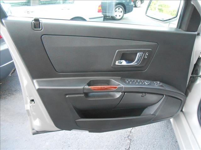 2005 Cadillac SRX Red Line