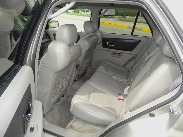 2005 Cadillac SRX Red Line