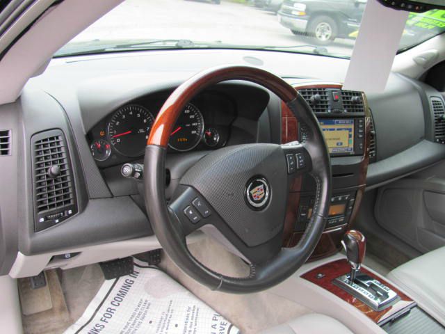 2005 Cadillac SRX FWD 7-passenger V6 LE