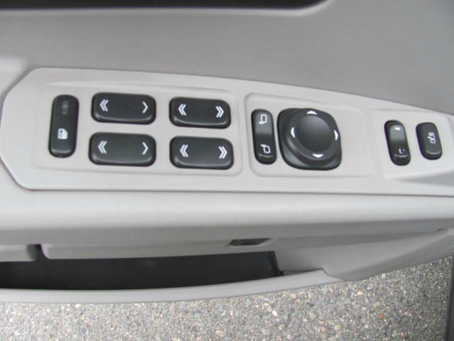 2005 Cadillac SRX FWD 7-passenger V6 LE