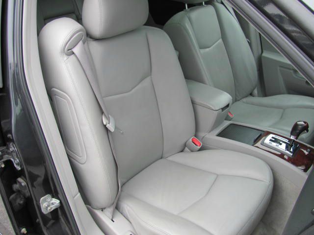 2005 Cadillac SRX FWD 7-passenger V6 LE