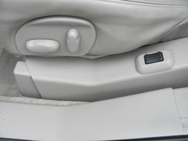 2005 Cadillac SRX FWD 7-passenger V6 LE