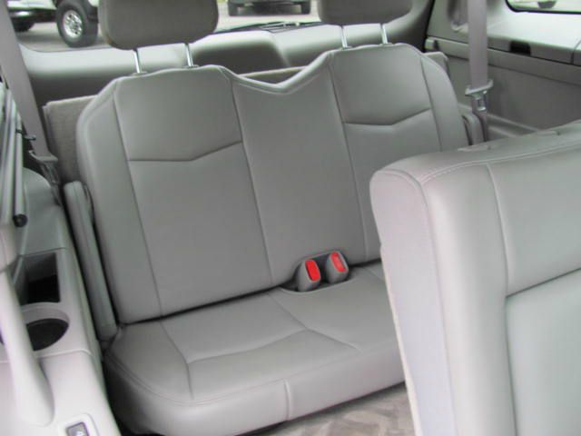 2005 Cadillac SRX FWD 7-passenger V6 LE