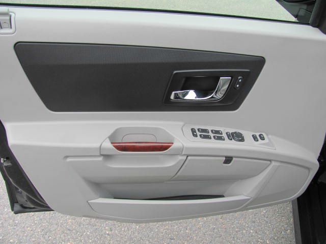 2005 Cadillac SRX FWD 7-passenger V6 LE