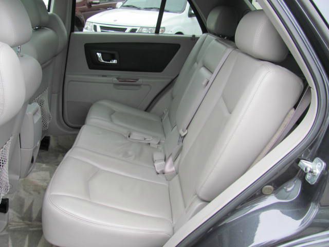2005 Cadillac SRX FWD 7-passenger V6 LE