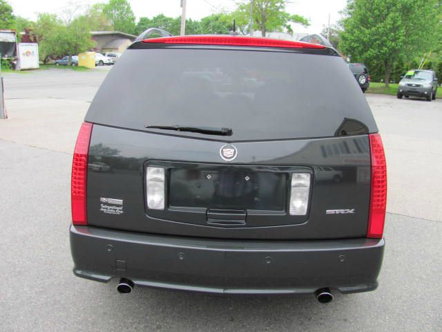 2005 Cadillac SRX FWD 7-passenger V6 LE