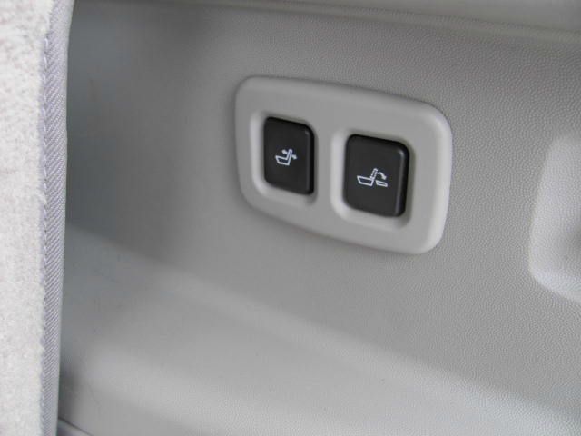 2005 Cadillac SRX FWD 7-passenger V6 LE