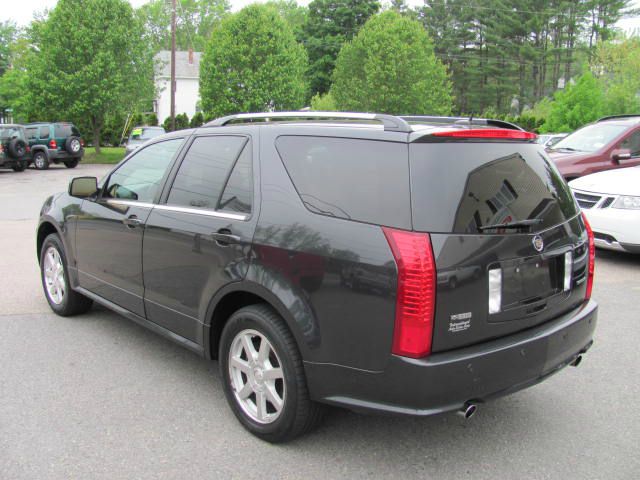 2005 Cadillac SRX FWD 7-passenger V6 LE