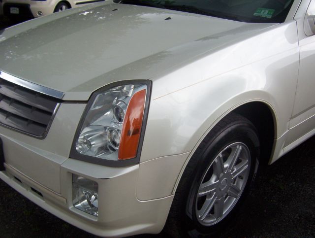 2005 Cadillac SRX Red Line