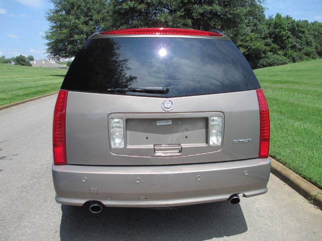 2006 Cadillac SRX Red Line